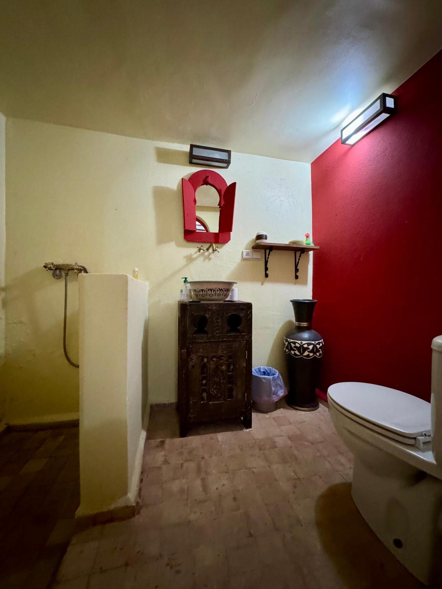 Jenny Lynn Hotel Tazrou Bagian luar foto