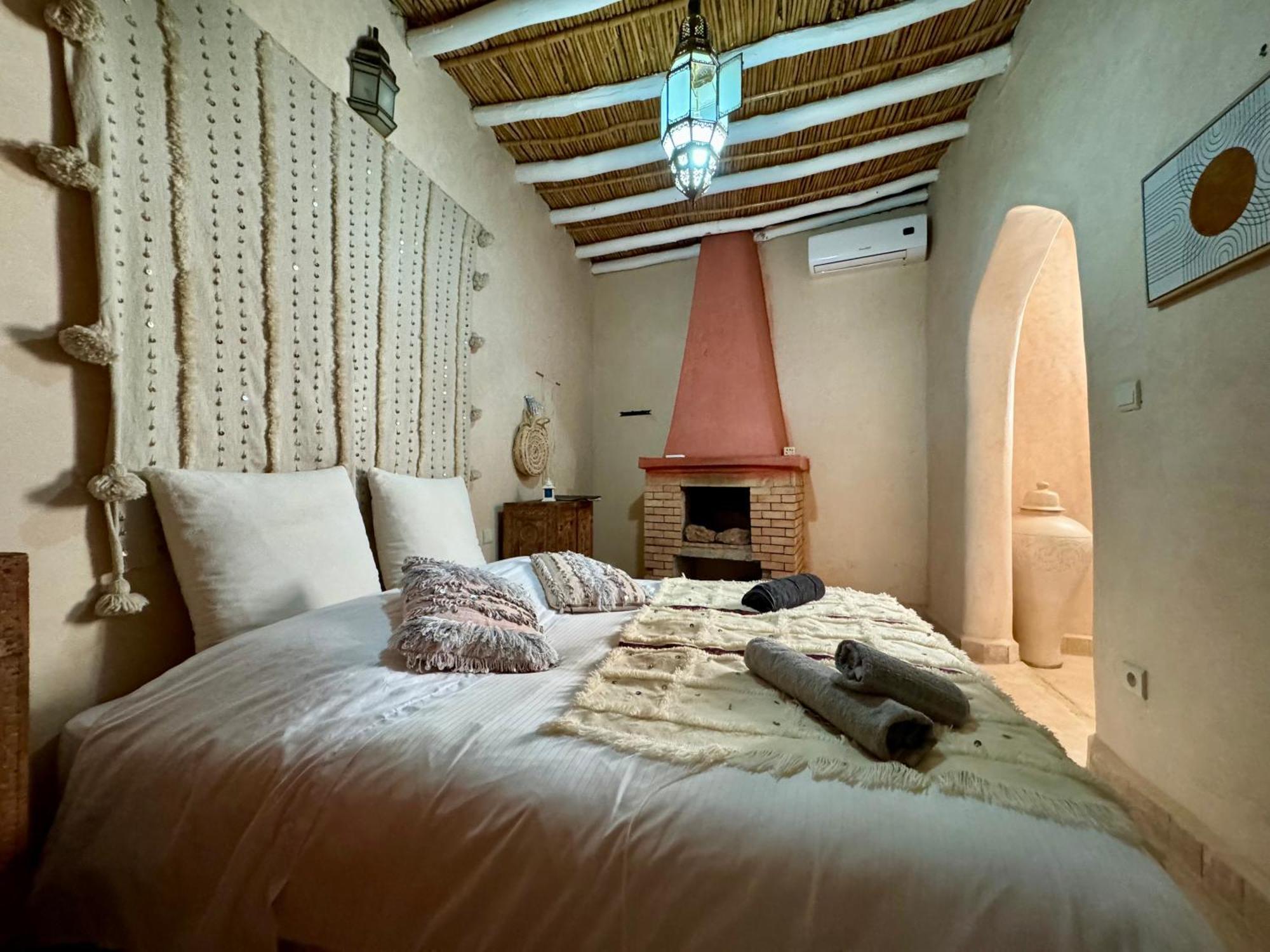 Jenny Lynn Hotel Tazrou Bagian luar foto