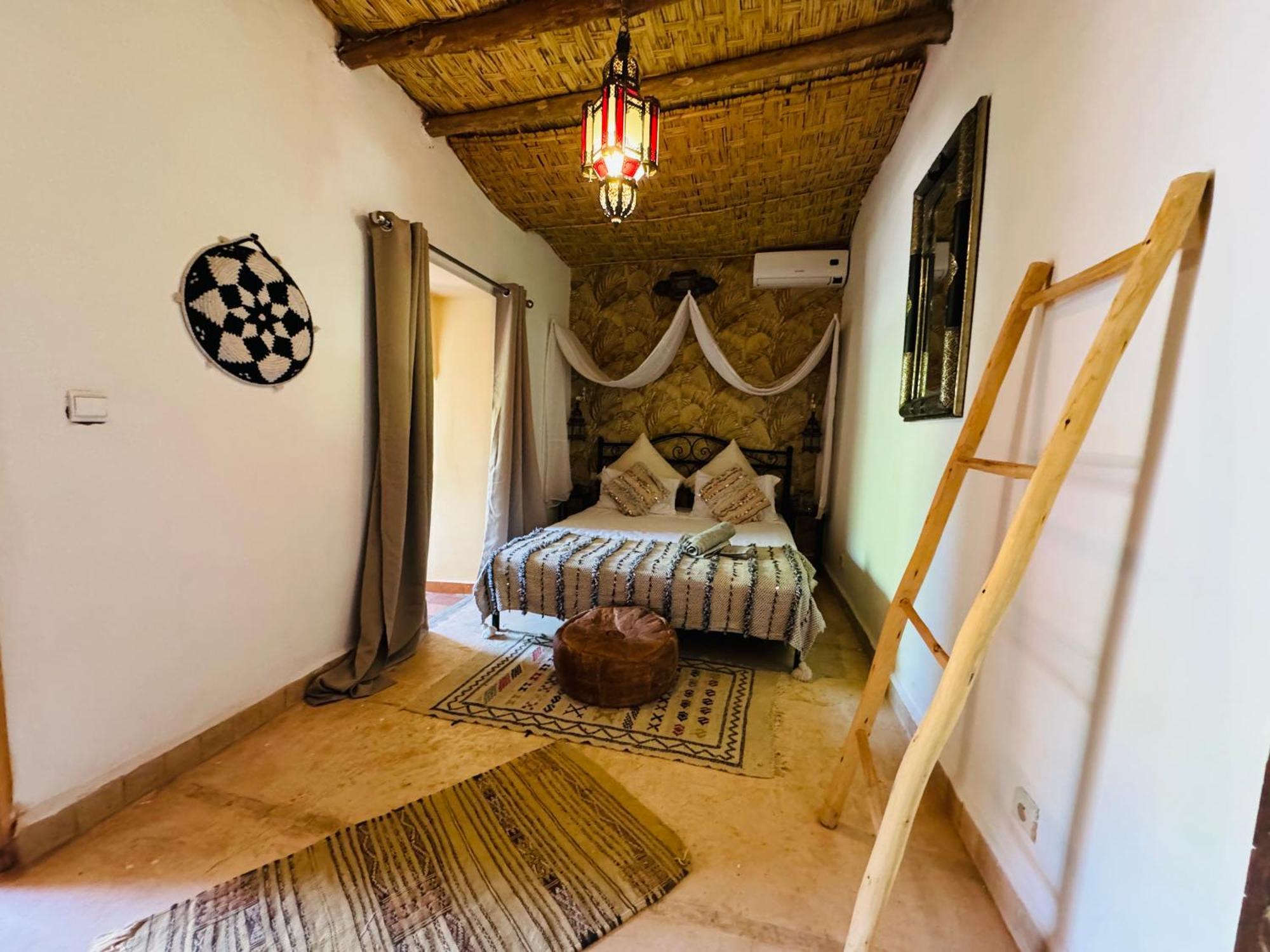 Jenny Lynn Hotel Tazrou Bagian luar foto