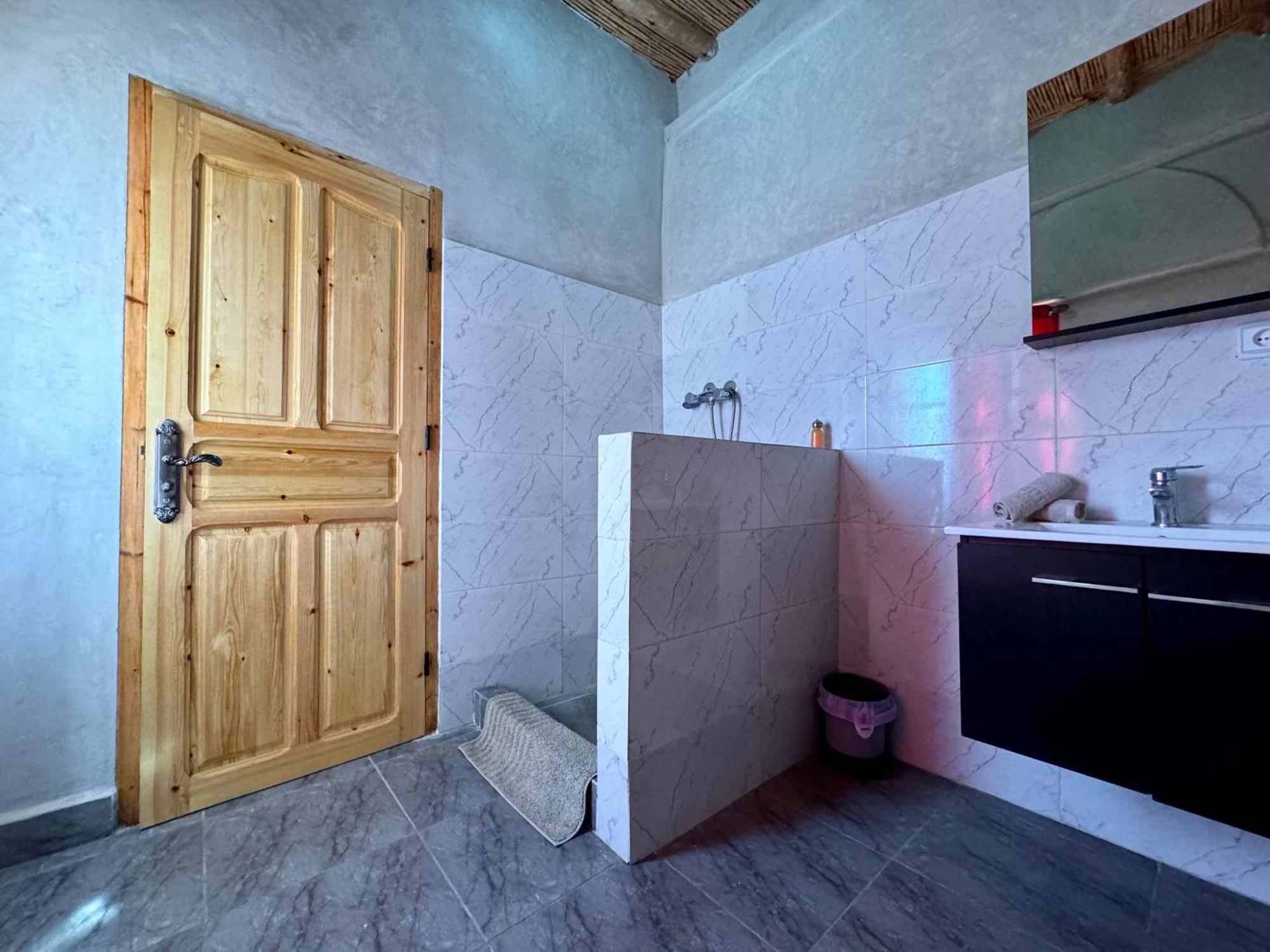 Jenny Lynn Hotel Tazrou Bagian luar foto