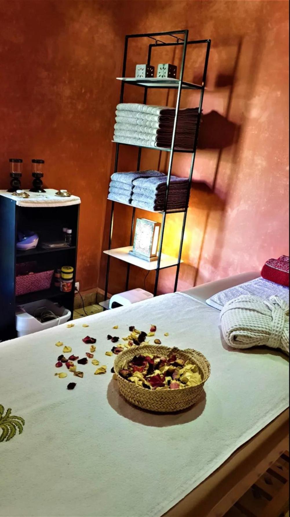 Jenny Lynn Hotel Tazrou Bagian luar foto
