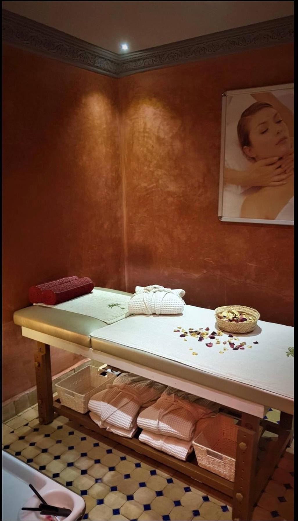 Jenny Lynn Hotel Tazrou Bagian luar foto