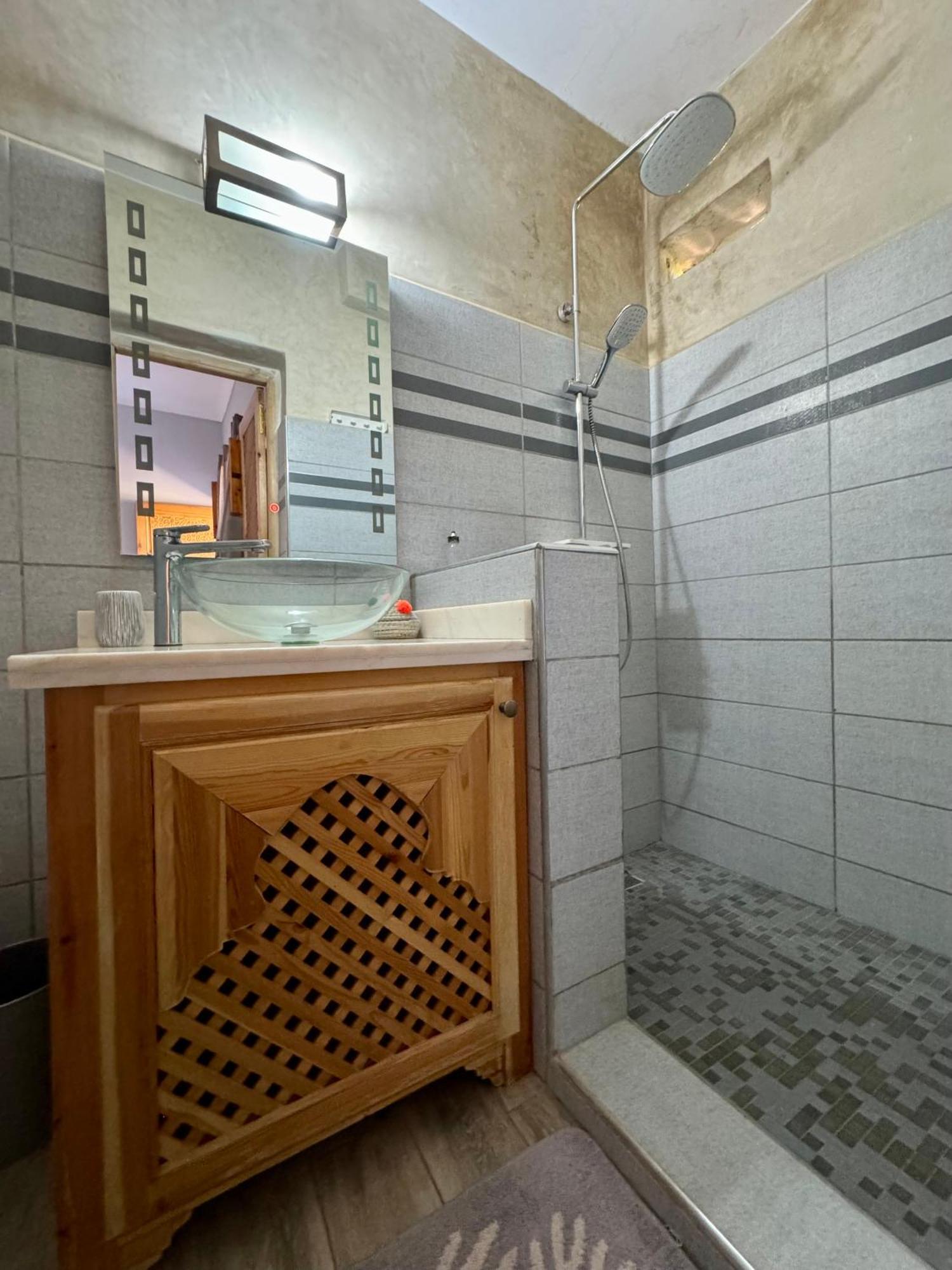Jenny Lynn Hotel Tazrou Bagian luar foto